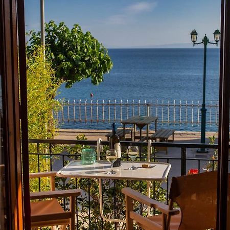 Notos Sea Front Apartment Glossa Bagian luar foto