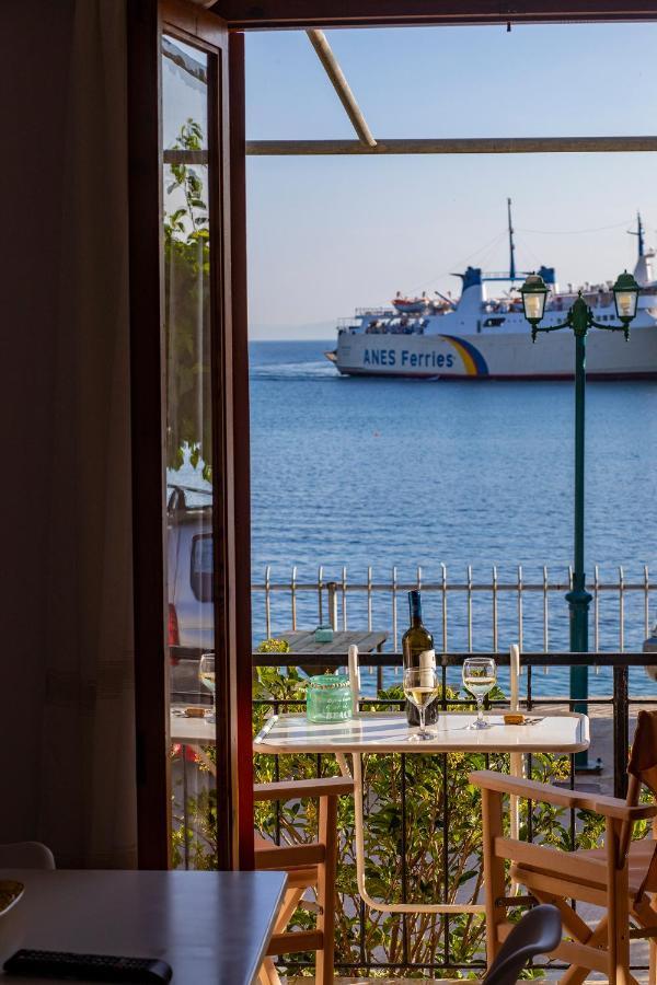 Notos Sea Front Apartment Glossa Bagian luar foto