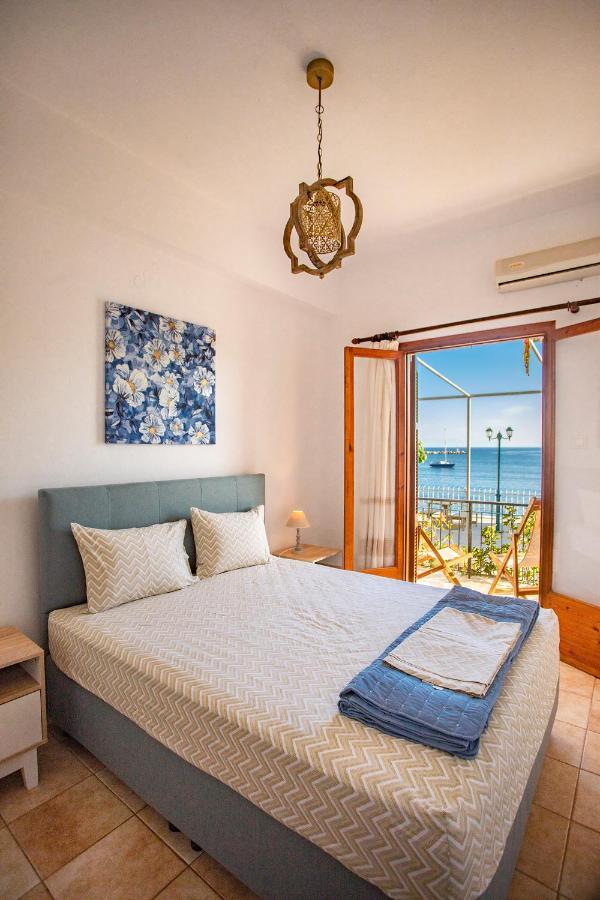 Notos Sea Front Apartment Glossa Bagian luar foto